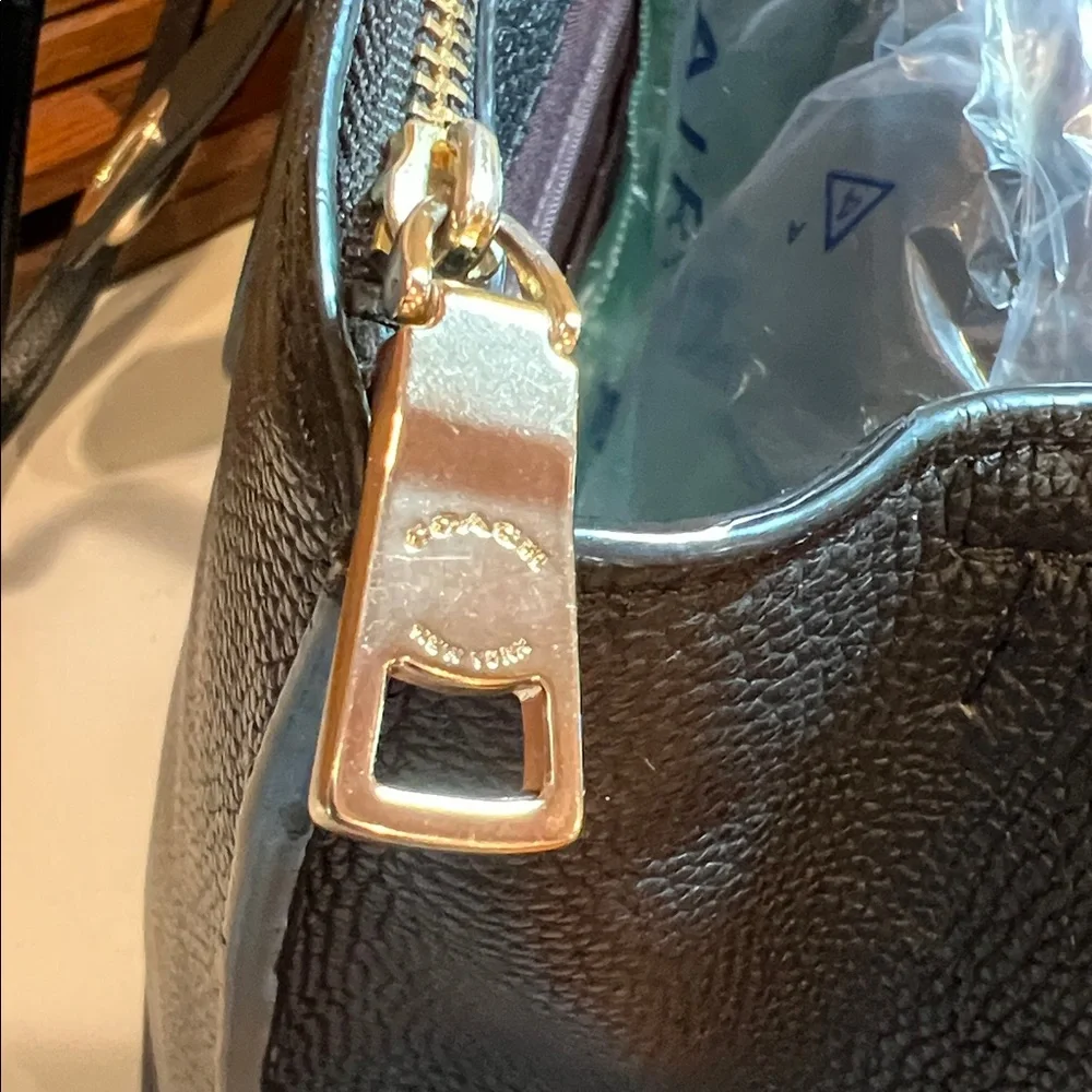 Coach Charlie turnlock tote bag in black pebble grain leather - Picture 13 of 17